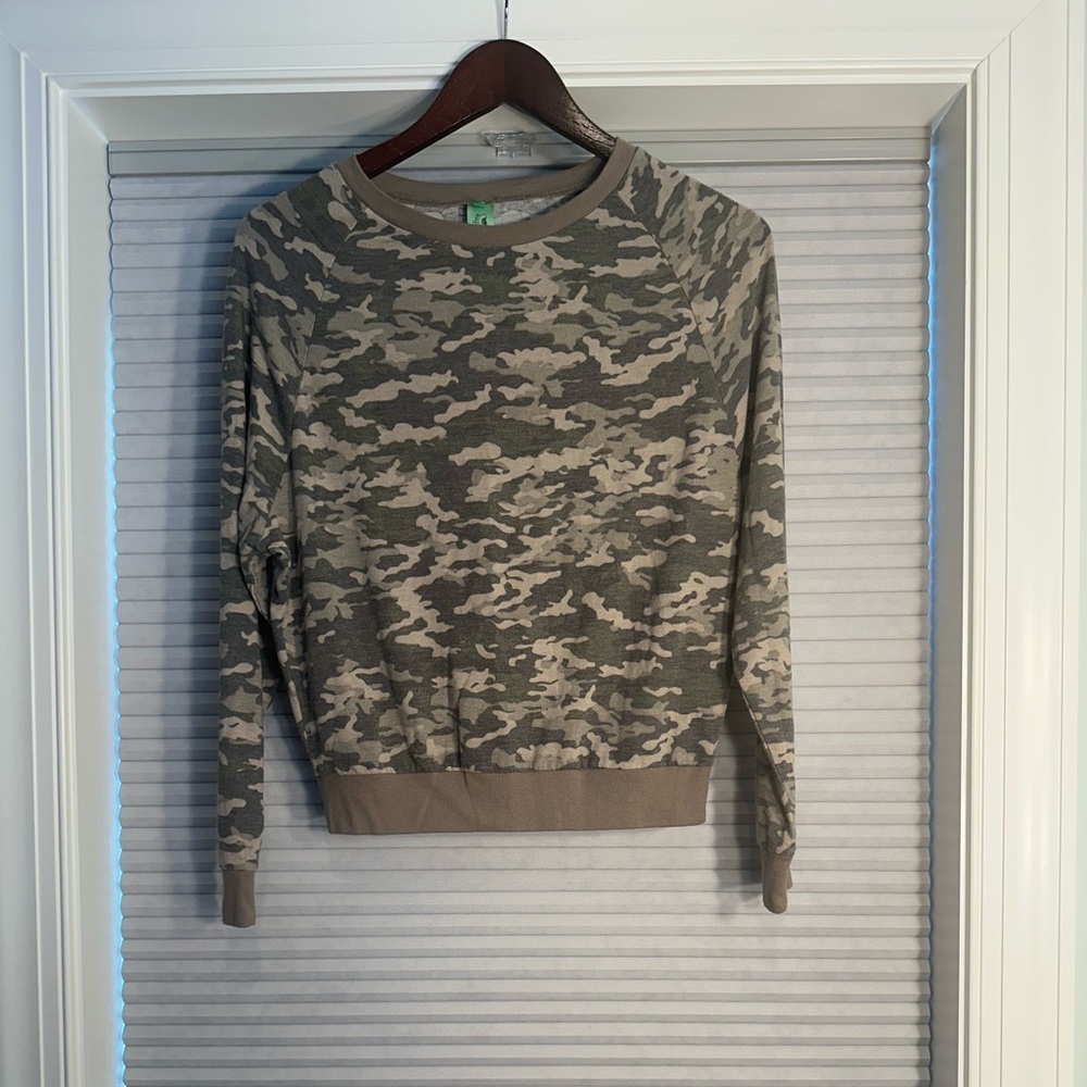 Green camo Honeydew sweatshirt J-23